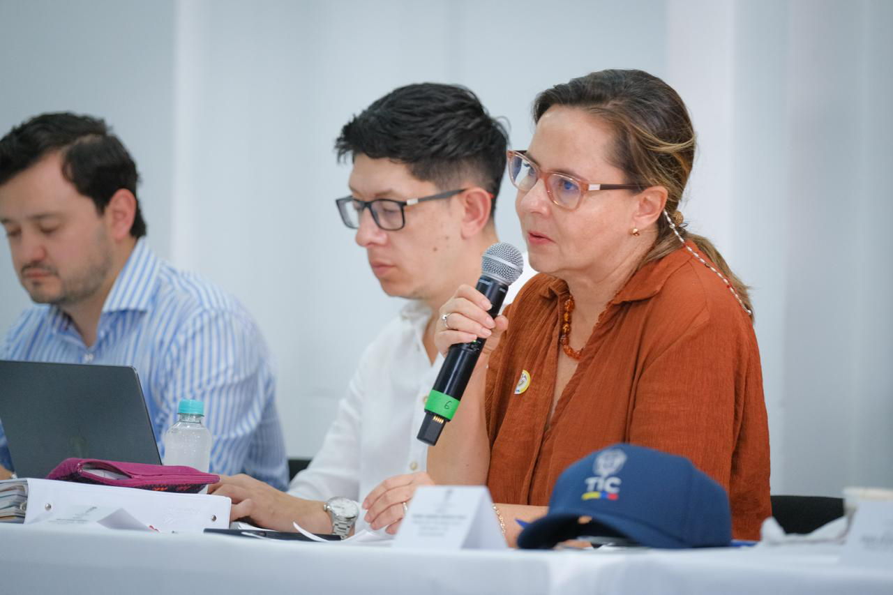 FOTOGRAFIA MINISTRA DE VIVIENDA HELGA MARIA RIVAS EN CONSEJO DE MINISTROS