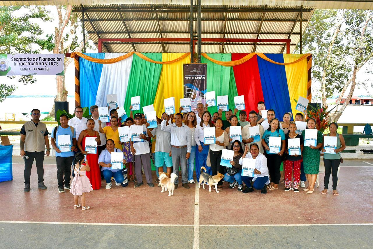 FOTOGRAFIA COMUNICADO TITULACION EN PUERTO NARIÑO AMAZONAS 01