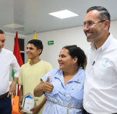 FOTOGRAFIA COMUNICADO GOBIERNO LLEGA A ARAUCA 01