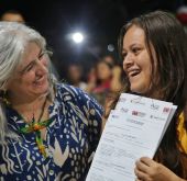 "Quiero hacer un homenaje a las mujeres luchadoras, porque la mitad de los títulos se les entregaron a ellas", dijo la ministra de Vivienda, durante su visita a Caquetá. Foto: Sharon Durán (archivo MVCT).