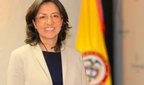 FOTOGRAFIA POSESIÓN VICEMINISTRA 01