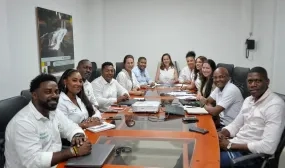FOTOGRAFÍA MINISTRA DE VIVIENDA, HELGA MARÍA RIVAS ARDILA, EN ACOMPAÑAMIENTO TÉCNICO A LA ALCALDÍA MUNICIPAL DE QUIBDÓ PARA LA CONTRATACIÓN DE LA CONSULTORÍA DEL PLAN MAESTRO DE ACUEDUCTO Y ALCANTARILLADO DE LA CIUDAD.