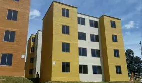Un total de 343 hogares en extrema pobreza de Antioquia reciben hoy una vivienda gratis
