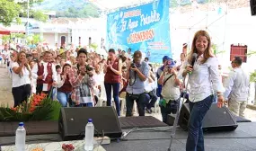 Elsa Noguera cumple un ano llevando vivienda agua potable y saneamiento a las familias Elsa Noguera cumple un ano llevando vivienda agua potable y saneamiento a las familias