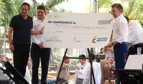 Minvivienda se compromete a financiar 450 mil viviendas Minvivienda se compromete a financiar 450 mil viviendas