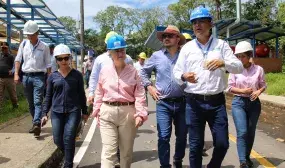 La ministra de vivienda visitó la capital del Meta para trazar una hoja de ruta que permita mitigar el racionamiento de agua. Foto: Sharon Durán (MVCT)