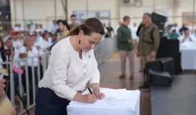 FOTOGRAFÍA MINISTRA DE VIVIENDA HELGA MARÍA RIVAS, EN FIRMA DE PACTO SOCIAL POR EL CATATUMBO