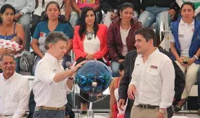 En emotivo acto de Ibague Presidente Santos y Minvivienda sortearon hoy viviendas gratis para 550 familias vulnerables En emotivo acto de Ibague Presidente Santos y Minvivienda sortearon hoy viviendas gratis para 550 familias vulnerables