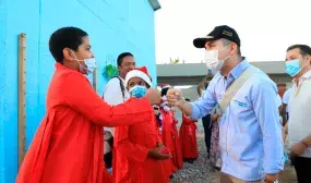 El Ministro de Vivienda durante la entrega del centro de desarrollo infantil en Fonseca. Foto: René Valenzuela (MVCT)