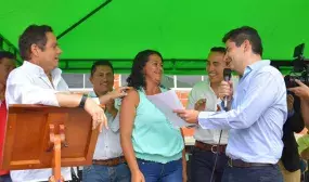 Estamos cerrando un ano muy exitoso para la vivienda en todo el pais Ministro Henao Cardona