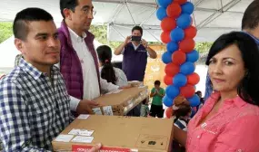80 hogares en extrema pobreza de Dosquebradas Risaralda ahora tienen viviendas gratis computadores e Internet