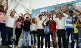 Un total de 1.512 familias desplazadas reciben hoy una vivienda gratis en Medellín, Antioquia
