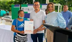 Familias reciben la titulación de su predio en Luruaco - Atlántico. Foto: archivo prensa (MVCT)