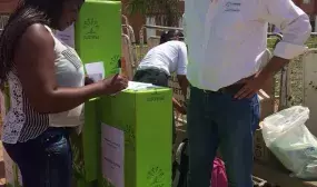 23 familias del programa de vivienda gratuita Llano Verde en Cali iniciaron hoy sus propios negocios 23 familias del programa de vivienda gratuita Llano Verde en Cali iniciaron hoy sus propios negocios