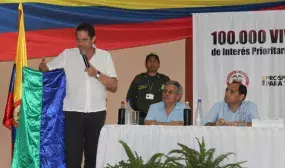 En Soledad, Vargas Lleras pone séptima piedra de proyectos de viviendas gratis