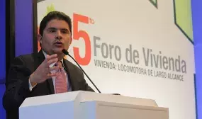 "Es necesario aumentar la competencia bancaria para profundizar el acceso al crédito hipotecario": Ministro de Vivienda