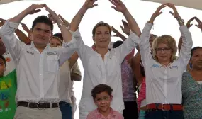 Minvivienda entrego hoy 38 casas gratis a las familias que perdieron sus hijos en la tragedia de Fundacion