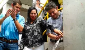 Ministro Felipe Henao sorteó viviendas gratis e inauguró acueductos y alcantarillados en el Magdalena
