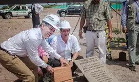 Presidente Santos y Ministro Vargas Lleras pusieron primeras piedras de viviendas gratis en Cundinamarca
