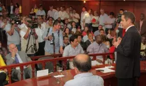 Vargas Lleras denuncia que estafadores quieren sacar provecho del programa de vivienda para pobres