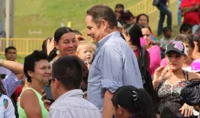 Vargas Lleras inició un intenso recorrido por tierras antioqueñas
