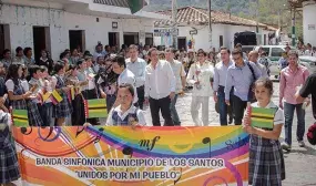 Vargas Lleras lleva revolución del agua a Santander