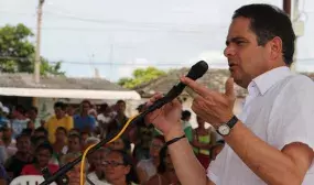 Vargas Lleras pegó el primer ladrillo de las casas gratis en Palmar de Varela