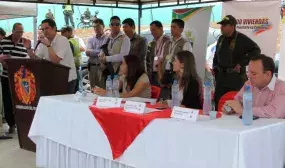 Vargas Lleras se "pegó la rodadita" al Huila para lanzar subasta de viviendas gratis