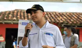 El ministro Jonathan Malagón, destacó que la obra beneficiará a seis veredas. Foto: René Valenzuela (MVCT)