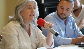 Ministra de Vivienda, Catalina Velasco, reunida con el gobernador y mandatarios locales de Caldas. Foto: Sharon Durán (archivo MVCT).