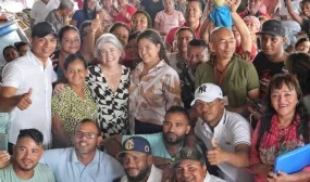Ministra Catalina Velasco en diálogo con la comunidad de Altos de Canaán en Montería. Foto: Sharon Durán (archivo MVCT).