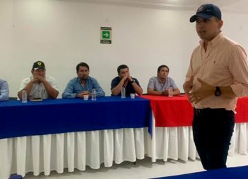El ministro de Vivienda, Jonathan Malagón, reunido con los alcaldes del sur del Cesar en Aguachica. Foto: archivo MVCT.