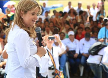 La Ministra de Vivienda, Elsa Noguera en Santander de Quilichao. Foto: René Valenzuela (MVCT).