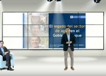 Ministro de Vivienda, Jonathan Malagón, en compañía del viceministro de Agua, Jose Luis Acero, durante sesión de agua y saneamiento en el 1er Congreso Virtual de servicios públicos de Andesco. 