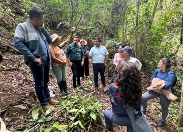 FOTOGRAFÍA, EQUIPO REUNIDO EN PASTO CON LAS ORGANIZACIONES COMUNITARIAS PARA BRINDAR CAPACITACIONES