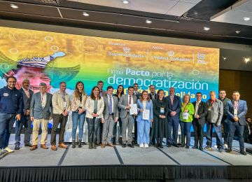 FOTOGRAFÍA FIRMA DE Pacto por la democratización del crédito solidario