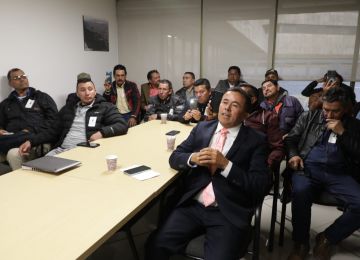 FOTOGRAFÍA PROFESIONALES DE LA CONSTRUCCIÓN EN MESA DE TRABAJO, PARA CONSTRUIR INFRAESTRUCTURA DE RECOLECCIÓN DE AGUAS LLUVIAS EN BOGOTÁ