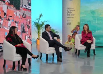 FOTOGRAFÍA TRANSMISIÓN DE RENDICIÓN DE CUENTAS, DE DERECHA A IZQUIERDA: HELGA MARÍA RIVAS MINISTRA DE VIVIENDA CIUDAD Y TERRITORIO, EDWARD LIBREROS VICEMINISTRO DE AGUA Y SANEAMIENTO BÁSICO Y CLAUDIA ANDREA RAMÍREZ DIRECTORA ESPACIO URBANO Y TERRITORIAL