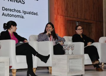 FOTOGRAFÍA INTERVENCIÓN DE LA VICEMINISTRA DE VIVIENDA, AYDEÉ MARSIGLIA BELLO EN LA CUMBRE DE MANDATARIAS COLOMBIANAS POR LA IGUALDAD