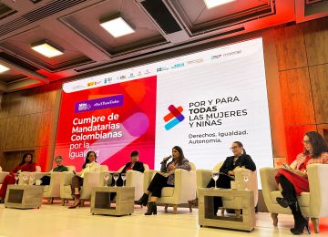 FOTOGRAFÍA INTERVENCIÓN DE LA VICEMINISTRA DE VIVIENDA, AYDEÉ MARSIGLIA BELLO EN LA CUMBRE DE MANDATARIAS COLOMBIANAS POR LA IGUALDAD