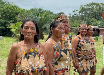 FOTOGRAFIÁ, REPRESENTANTES DE LA COMUNIDAD INDÍGENA DE CARURÚ, VAUPÉS