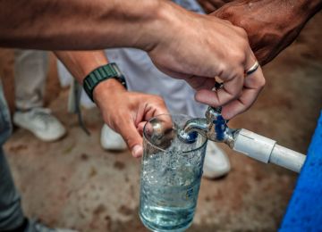 FOTOGRAFÍA PILA PUBLICA QUE GARANTIZA EL MÍNIMO VITAL