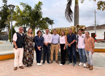 FOTOGRAFÍA EQUIPO DE TRABAJO DEL MINISTERIO DE VIVIENDA, CIUDAD Y TERRITORIO Y DE LA ALCALDÍA DE TEORAMA, NORTE DE SANTANDER