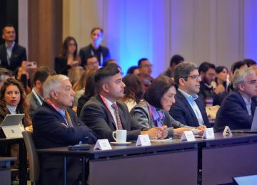 Fotografía viceministro de Agua Potable y Saneamiento Básico y delegado de la Ministra de Vivienda, Ciudad y Territorio, Edward Libreros Mamby, durante la apertura del décimo sexto Foro de Vivienda