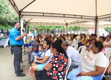 FOTOGRAFIA EQUIPO DE DIRECCIÓN DE POLÍTICA Y REGULACIÓN DEL MINISTERIO DE VIVIENDA EN PLATO MAGDALENA