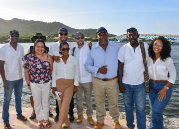 FOTOGRAFÍA MINISTERIOS DE VIVIENDA CIUDAD Y TERRITORIO EN EL INICION DEL LABORATORIO DE HÁBITAT EN PROVIDENCIA