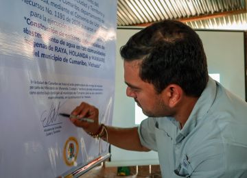  Viceministro de Agua firma el convenio que llevará agua a tres comunidades indígenas de Cumaribo, Vichada