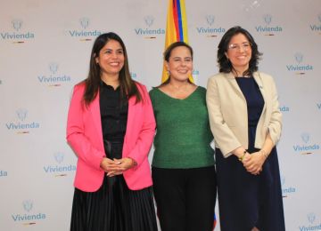 FOTOGRAFIA POSESIÓN VICEMINISTRA 04