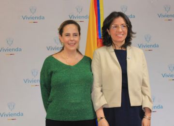 FOTOGRAFIA POSESIÓN VICEMINISTRA 03