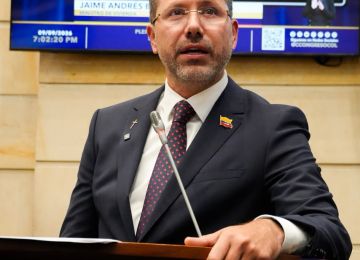 Fotografia ministro de vivienda Jaime Andrés Beltrán anuncia nuevos programas 04